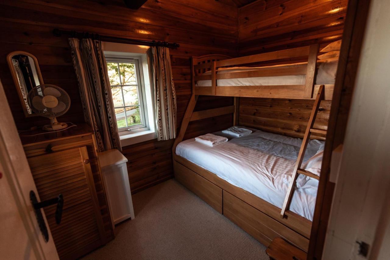 Rustic Log Cabin In Snowdonia By Seren Short Stays Trawsfynydd Bagian luar foto