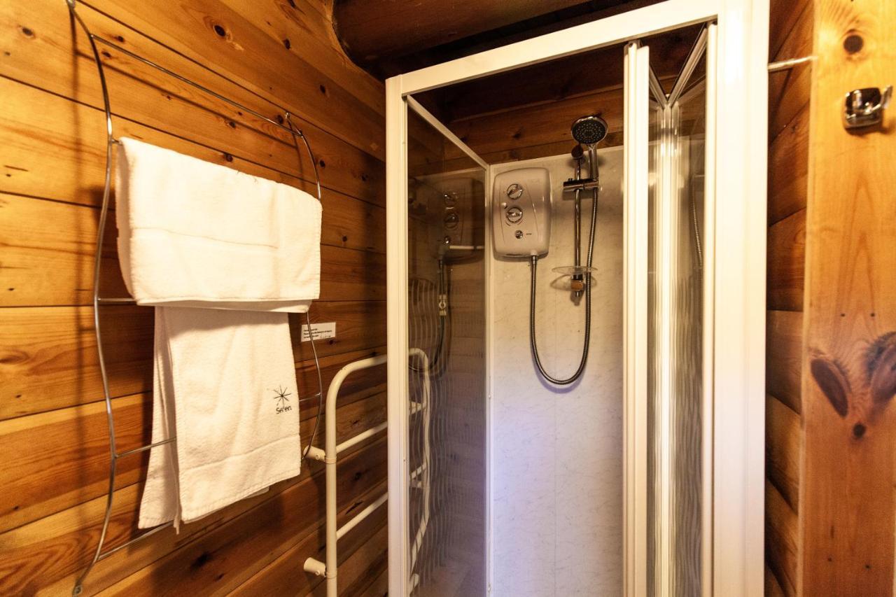 Rustic Log Cabin In Snowdonia By Seren Short Stays Trawsfynydd Bagian luar foto